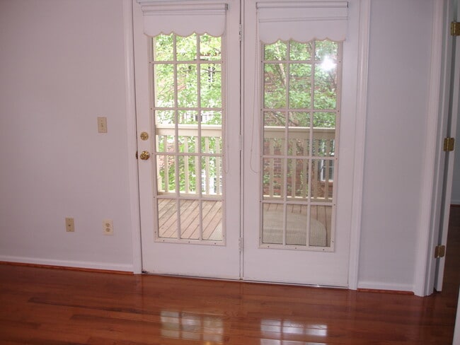 Building Photo - 302 Armour St