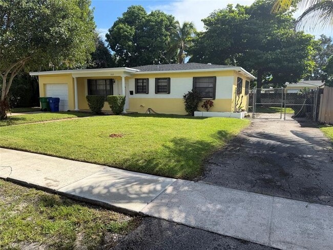 Building Photo - 2221 SW 67th Ave