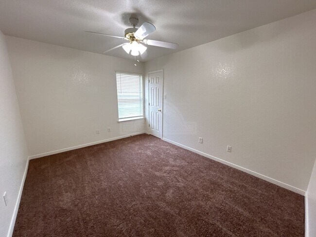 Building Photo - 308 Cedar Ridge Dr