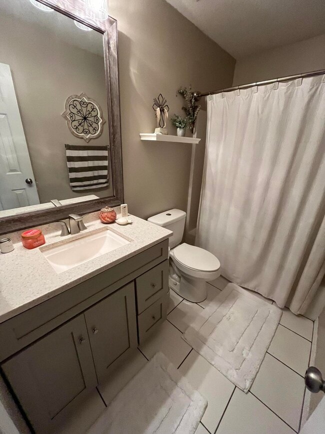 Building Photo - 1098 Forest Lake Terrace