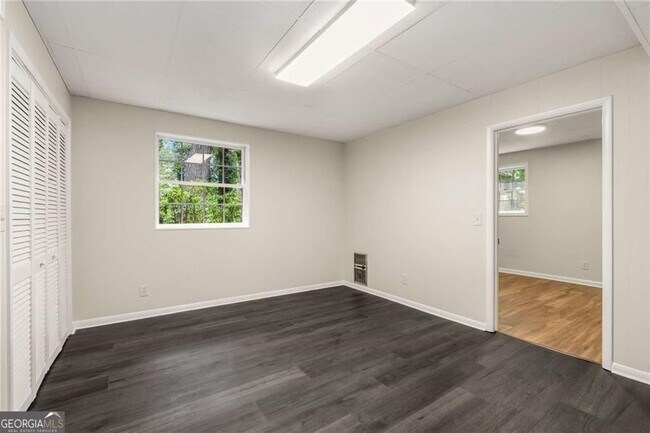 Building Photo - 229 Devonwood Dr