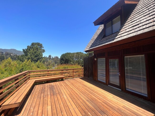Building Photo - SPACIOUS 4-BEDROOM, 3 BATH HOME ON CORNER ...
