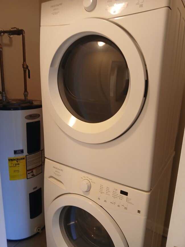 Building Photo - 1009 Briarwood Rd