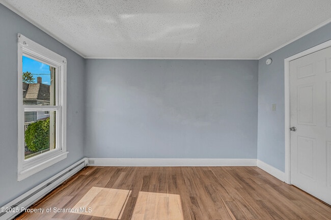 Building Photo - 7 Plum Pl