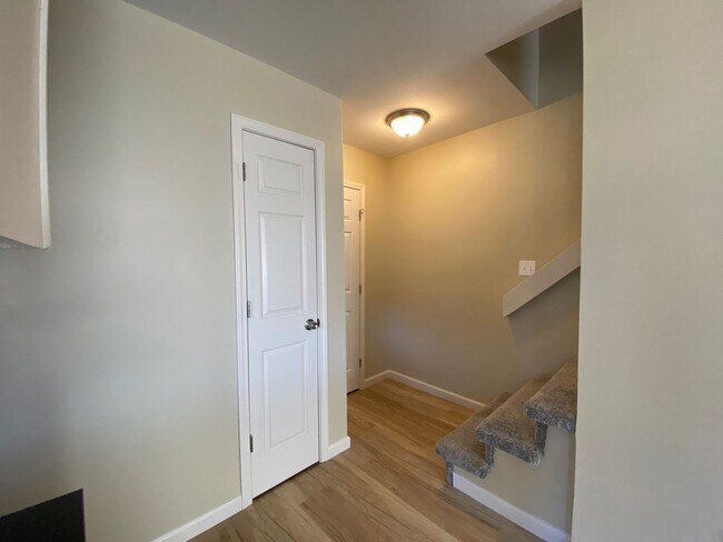 Building Photo - 701-703 Tracewood