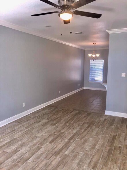 Tile floors - 1338 Tropical Cv