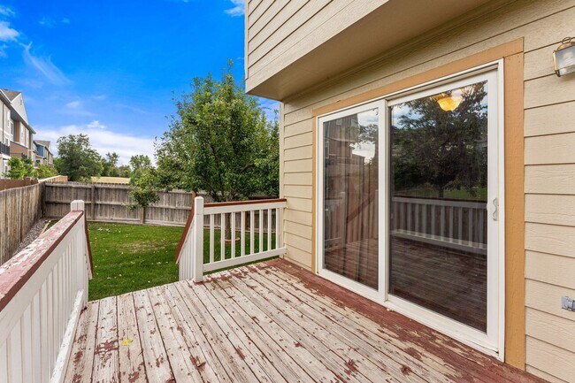 Building Photo - 4bed 4bath with fenced yard in Denver!