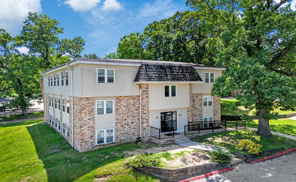 Building - Riverview Oaks Apartments