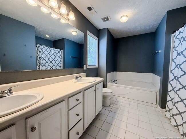 Building Photo - 225 Shakerstone Dr