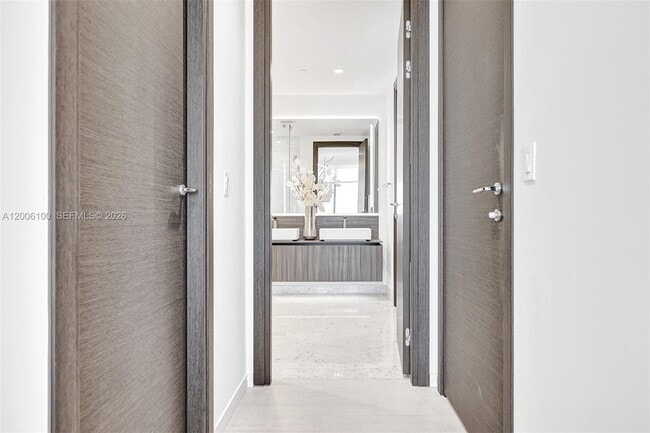 Building Photo - 1000 Brickell Plaza