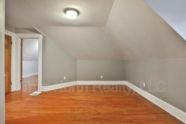 Building Photo - 628 E Whittier St
