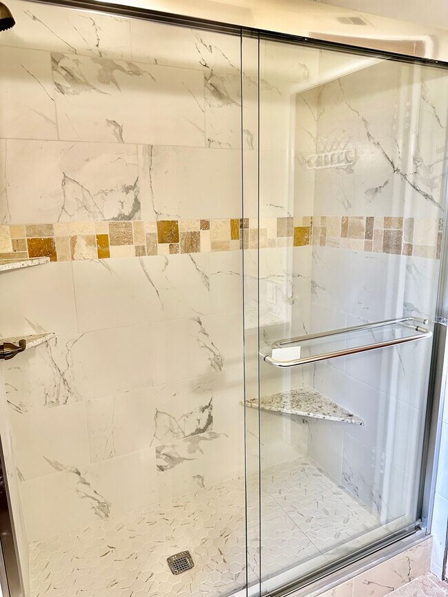 Building Photo - Spacious North Fresno 4/3 with Pool