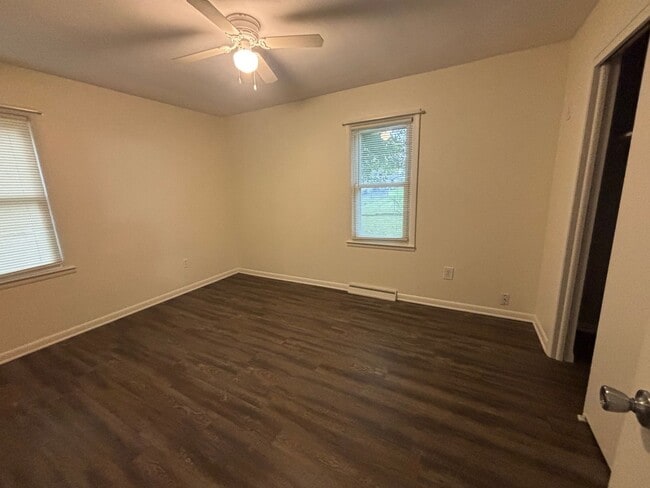 Building Photo - 1010 Larkin Dr