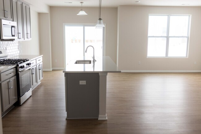 Building Photo - 1903 Salt Springs Dr