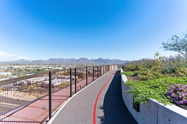 Building Photo - 7180 E Kierland Blvd