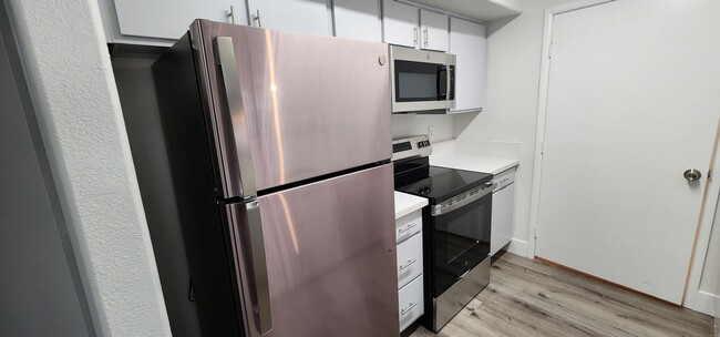 Building Photo - Silverado Ranch Condo!