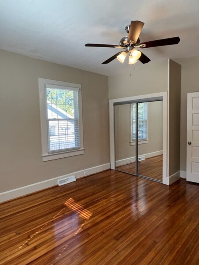 Building Photo - This Single Story Bungalow Home has 2 Bedrooms, 1 Full Bath located in Lyman at Pacific Mills whi...