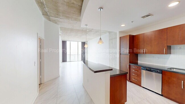 Building Photo - 300 S Australian Ave