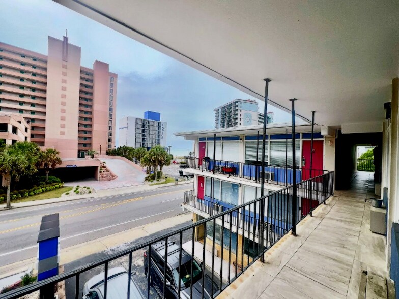Primary Photo - 2200 S Ocean Blvd