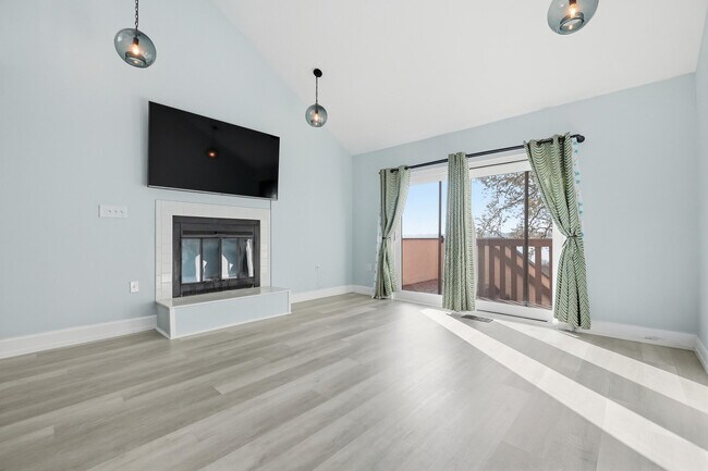 Building Photo - 7 Marina Cove Dr