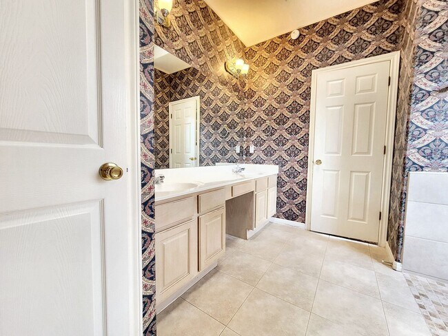 Building Photo - 3/BR, 2/BA Home with Spacious Layout & Lar...