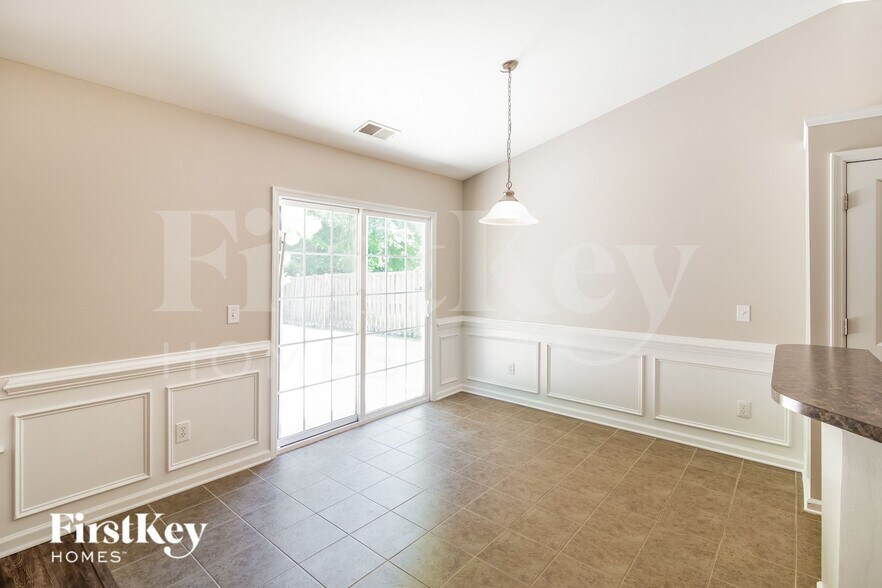 Building Photo - 3388 Middlesboro Ave