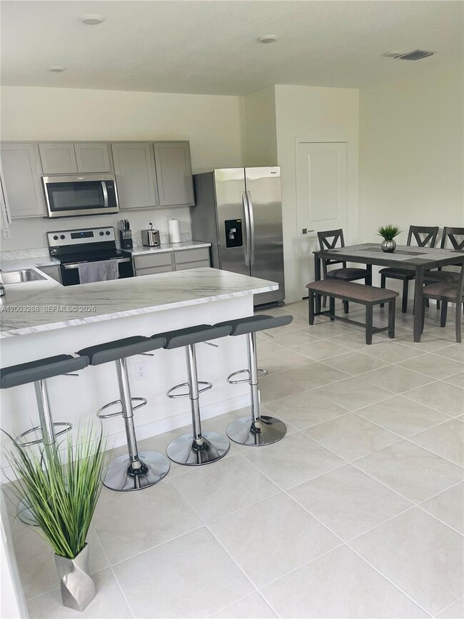 Building Photo - 916 SE 19th St