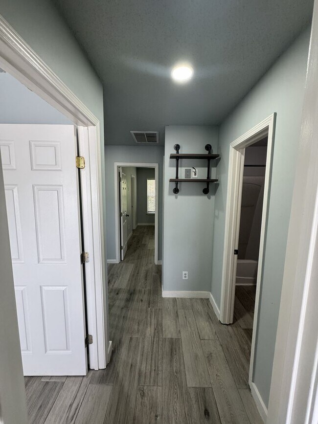 Building Photo - 108 Bridford Downs Dr