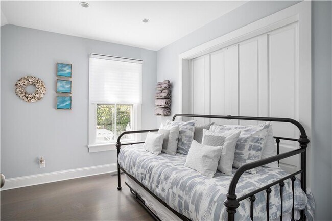 Building Photo - 96 3rd St