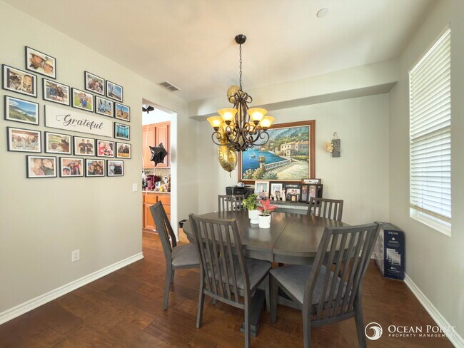 Building Photo - 3 Bedroom Condo for Rent in Ventura!