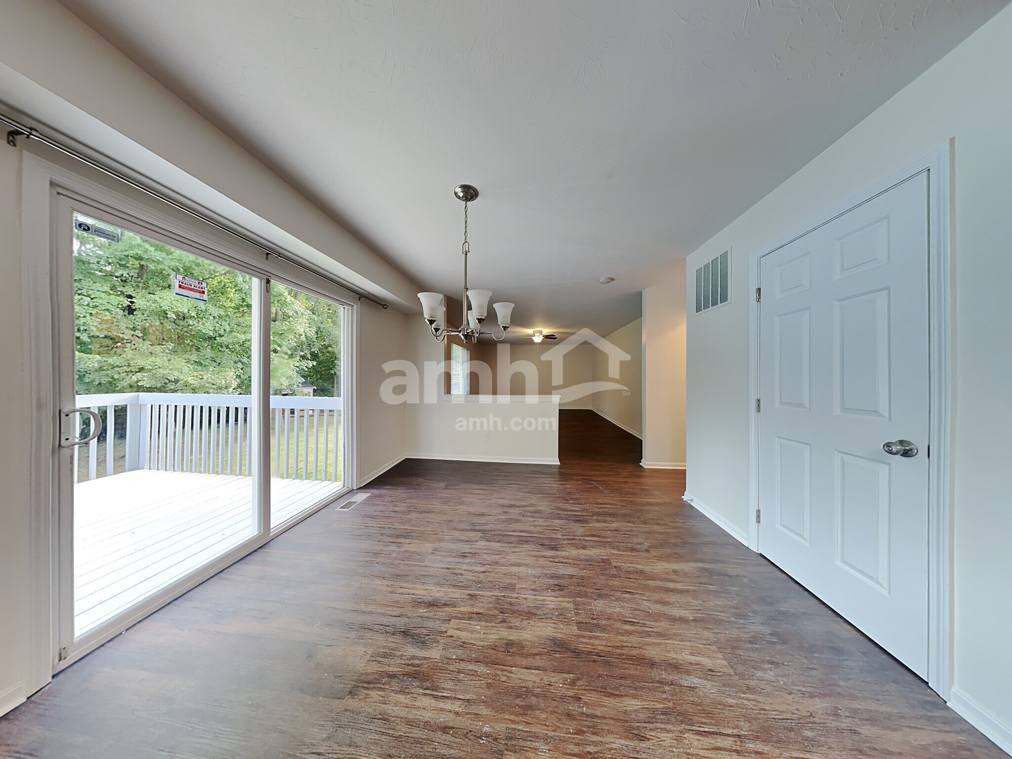 Building Photo - 628 Buckshire Glen