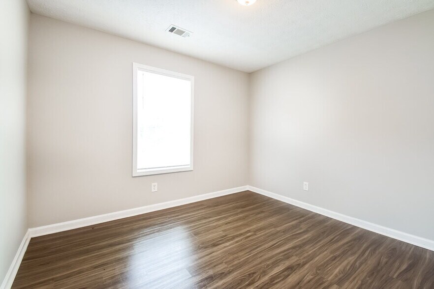 Building Photo - 6603 Eastbriar Dr