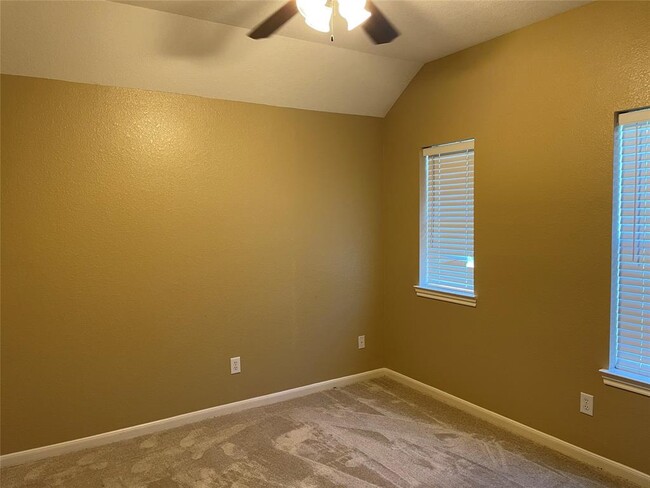 Building Photo - 2721 Hidden Landing Dr