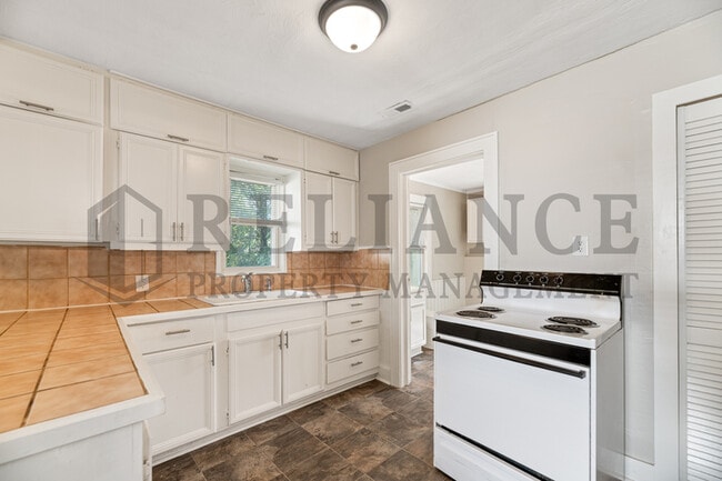 Building Photo - 1532 S Edwards St