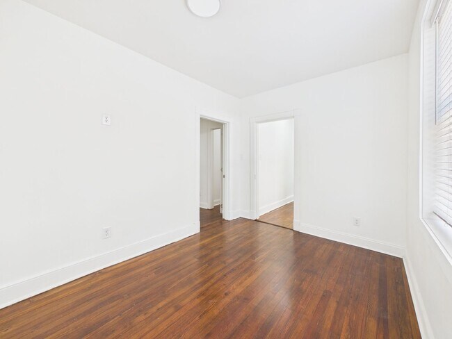 Building Photo - 1703 Oakdale Ave