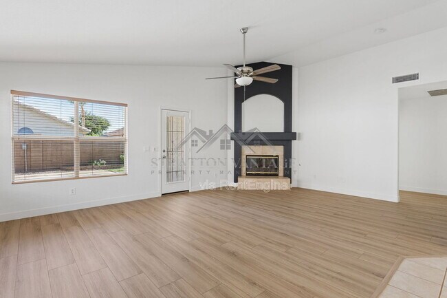 Building Photo - 9841 W Tonopah Dr