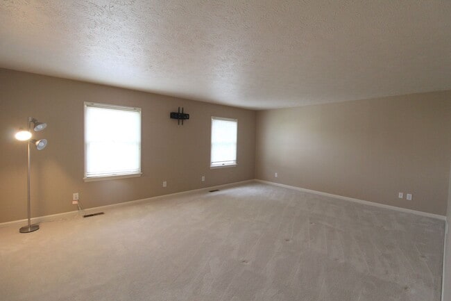 Building Photo - 907 Meadowlark Dr