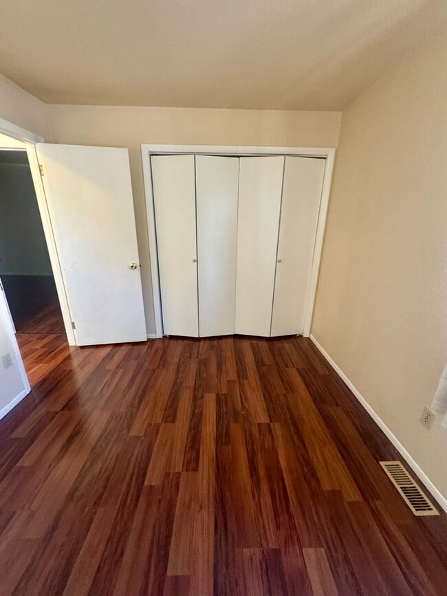 Building Photo - Manitou - CP