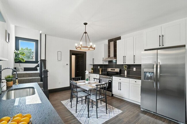 Building Photo - 887-889-889 E Livingston Ave