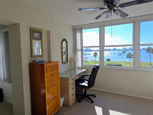 Building Photo - 4550 Cove Cir