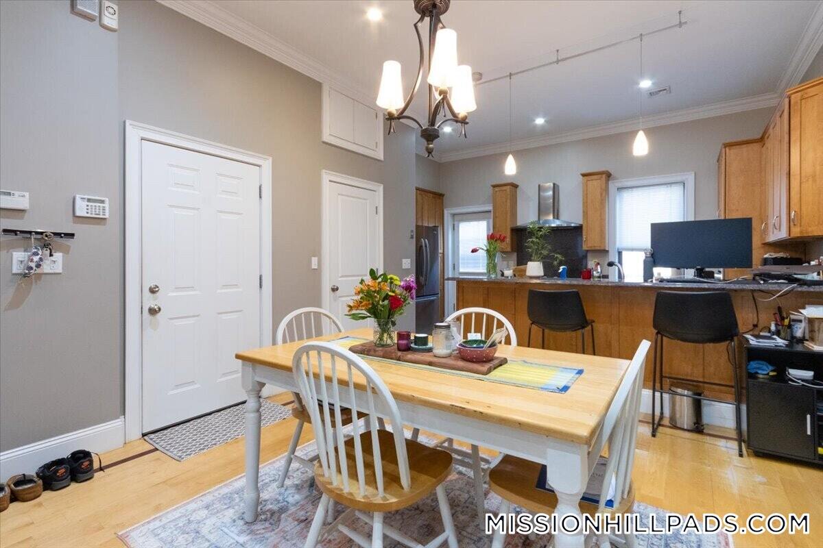 Building Photo - 7 Worthington St