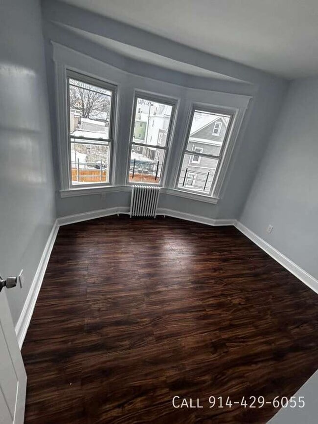 Building Photo - 33 William St