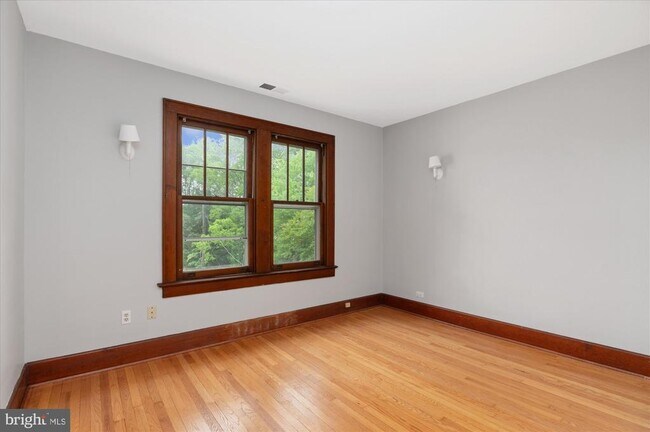 Building Photo - 1431 N Fillmore St