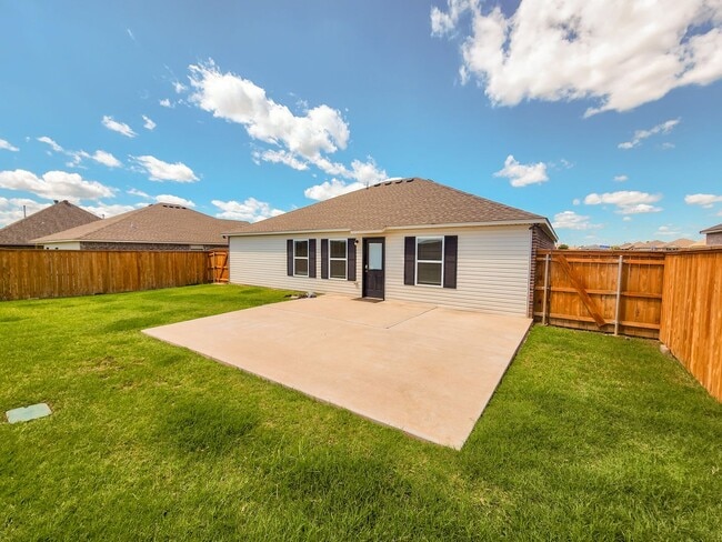 Building Photo - 3 bed, 2 bath home in Shawnee!