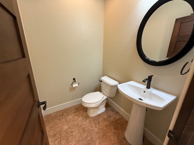 Building Photo - 45 Spain Bridge Cir Dr