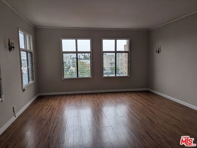 Building Photo - 634 S Gramercy Pl