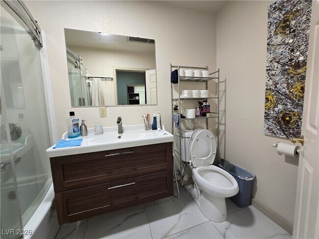 Building Photo - 2755 Mann St