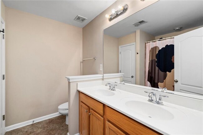 Building Photo - 5227 Whiteoak Ave