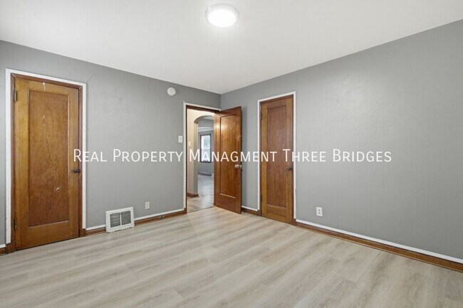 Building Photo - 249 S Hartnett Ave