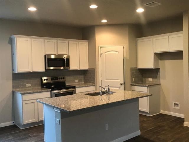 Building Photo - 221 Naset Dr
